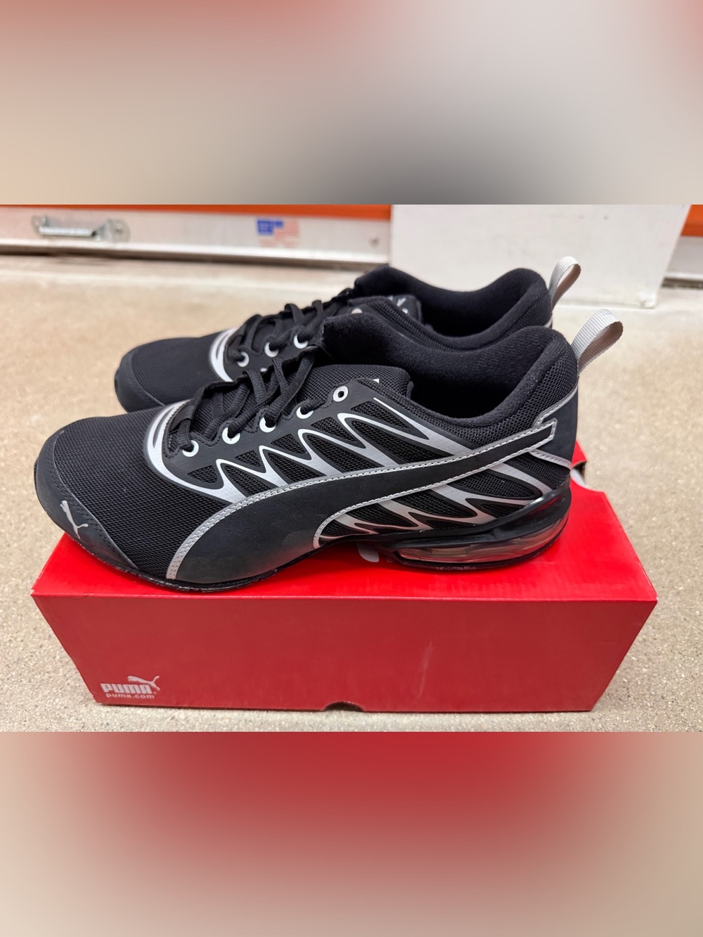 NWT Puma Men’s Voltaic Shoes Axelion  Black / SilverAccents Running Shoes